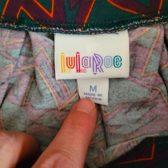 NWT LULAROE MADISON ZIG ZAG SKIRT W/ POCKETS SZ. M - Picture 4 of 4